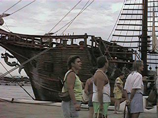 QV052.jpg (19491 bytes)